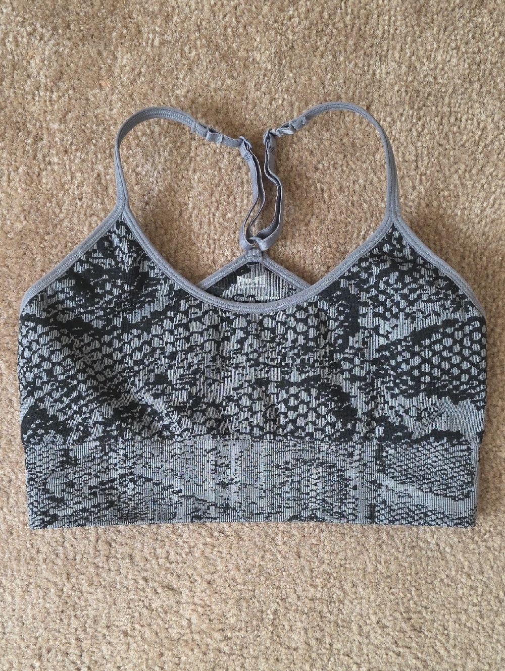 Pro-Fit Womens Seamless Snakeskin Printed Sports Bra - Size Medium